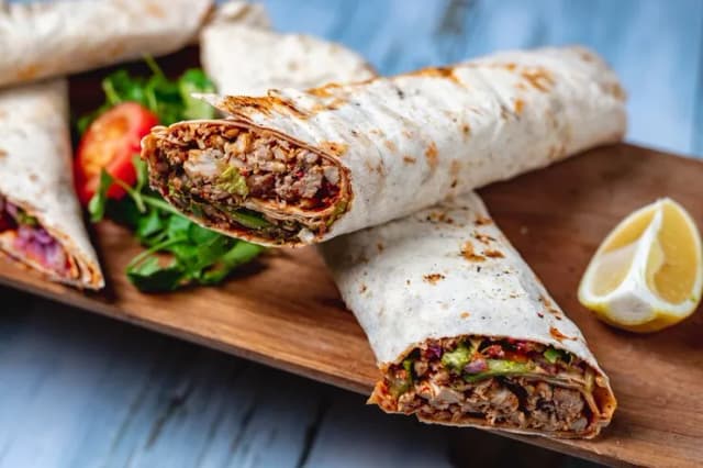 Ile kebab rollo ma kalorii? Poznaj wartości odżywcze różnych wariantów Ile kebab rollo ma kalorii? Poznaj wartości odżywcze różnych wariantów