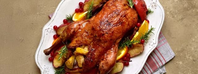 Jak upiec gęś w piekarniku, by była soczysta i aromatyczna? Jak upiec gęś w piekarniku, by była soczysta i aromatyczna?