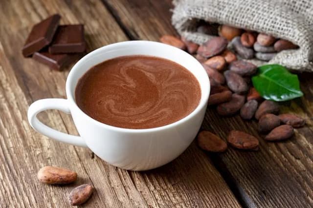 Ile kcal ma gorąca czekolada? Kaloryczność i wartości odżywcze napoju Ile kcal ma gorąca czekolada? Kaloryczność i wartości odżywcze napoju