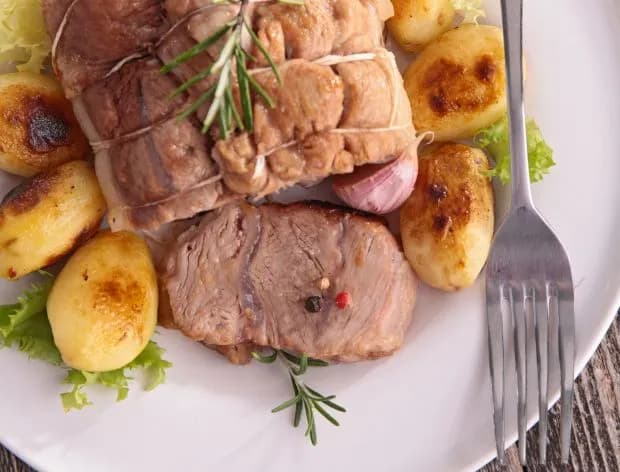 Ile się piecze szynkę w piekarniku? Sprawdź czas i temperaturę pieczenia Ile się piecze szynkę w piekarniku? Sprawdź czas i temperaturę pieczenia