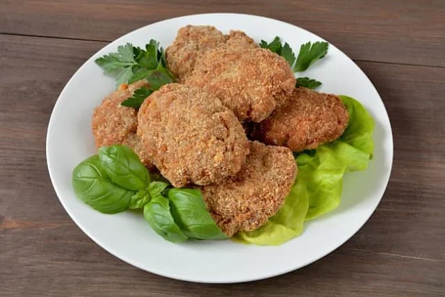 Ile kalorii ma kotlet mielony? Poznaj kaloryczność różnych rodzajów! Ile kalorii ma kotlet mielony? Poznaj kaloryczność różnych rodzajów!